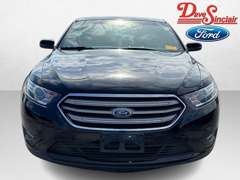 Ford Taurus Vehicle Full-screen Gallery Image 02