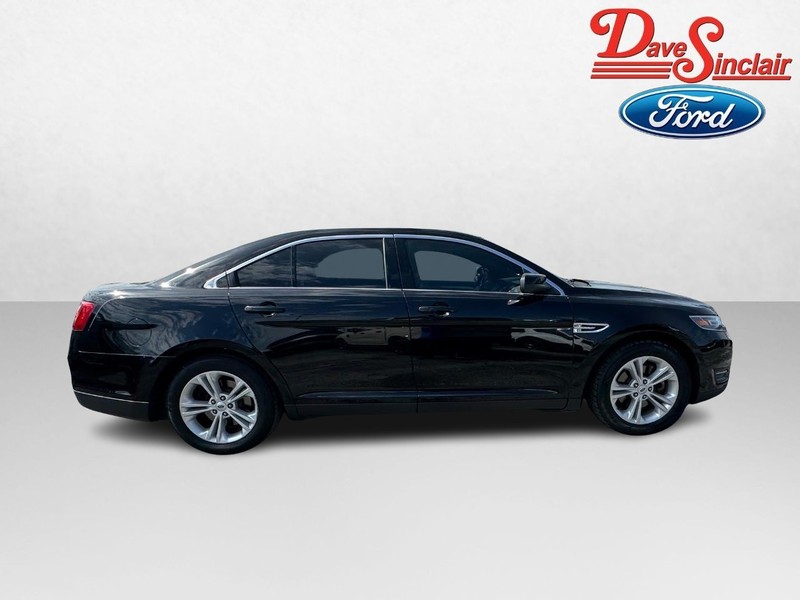 Ford Taurus Vehicle Full-screen Gallery Image 05