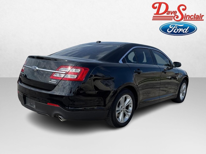 Ford Taurus Vehicle Full-screen Gallery Image 07