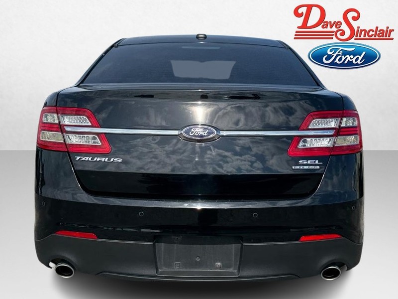 Ford Taurus Vehicle Full-screen Gallery Image 08