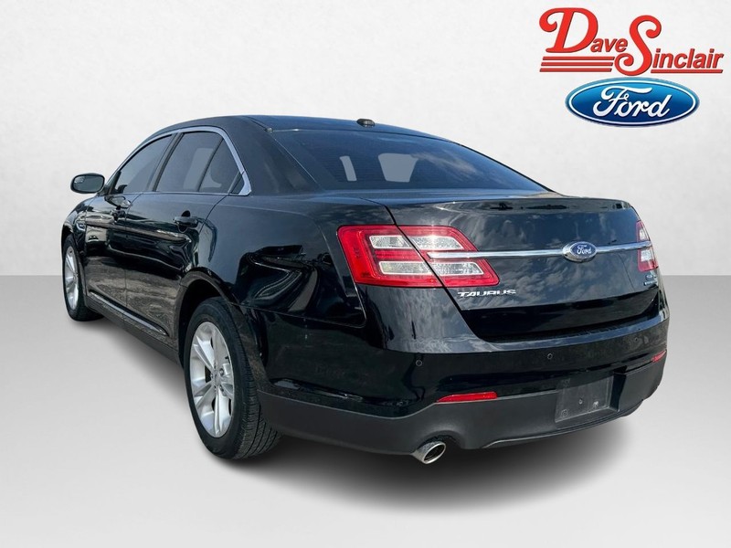 Ford Taurus Vehicle Full-screen Gallery Image 09