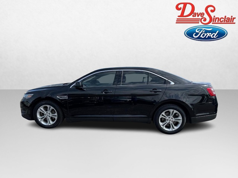 Ford Taurus Vehicle Full-screen Gallery Image 10