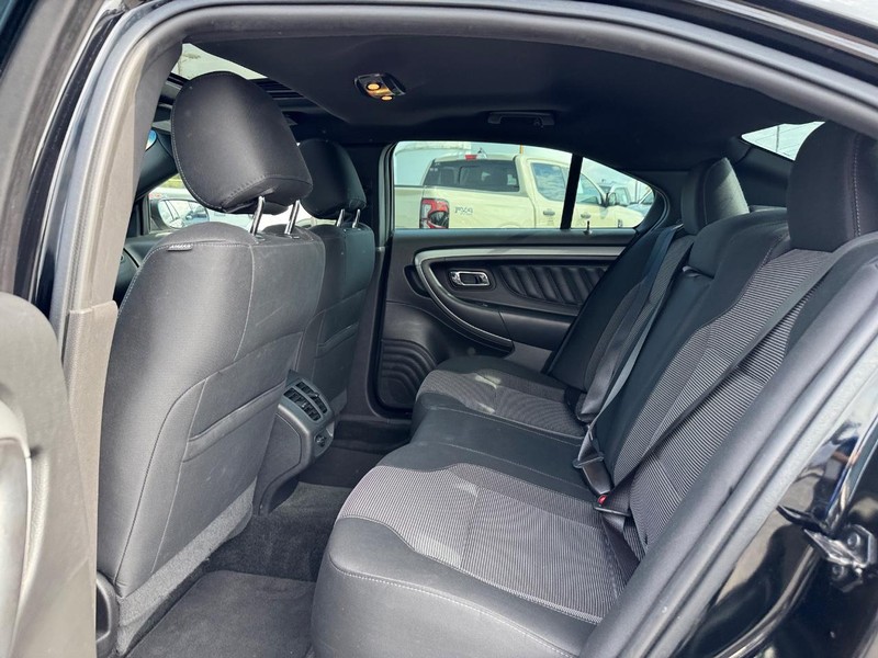 Ford Taurus Vehicle Full-screen Gallery Image 12