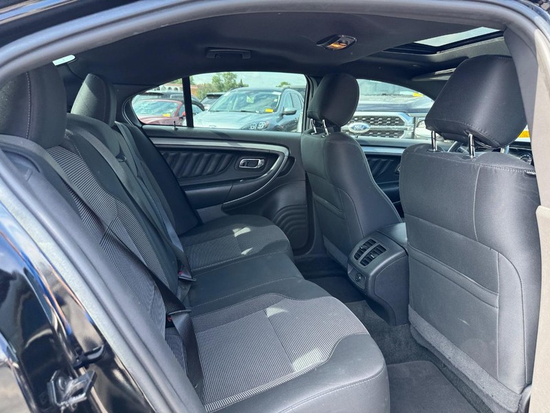 Ford Taurus Vehicle Full-screen Gallery Image 14