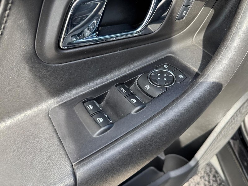 Ford Taurus Vehicle Full-screen Gallery Image 18