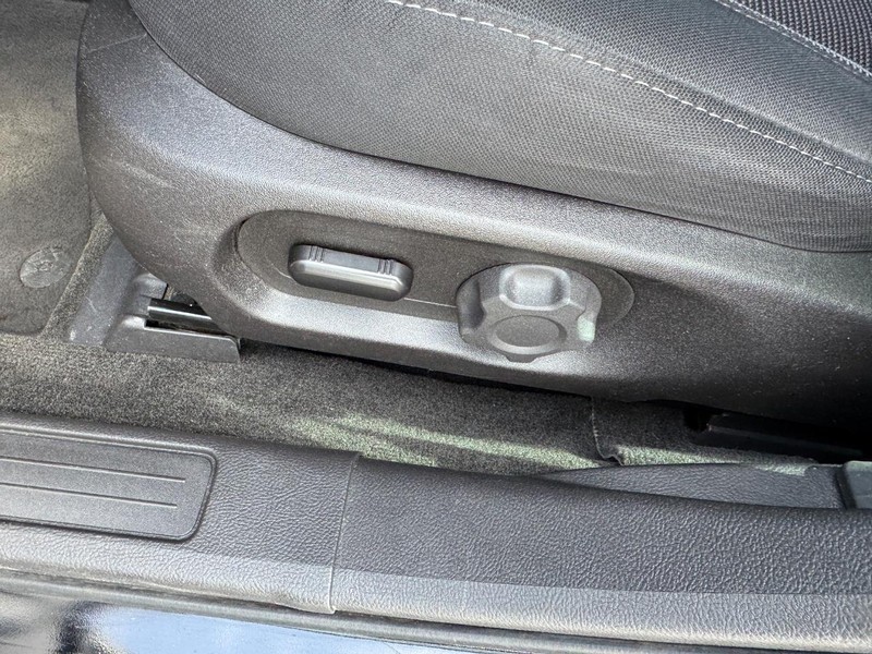 Ford Taurus Vehicle Full-screen Gallery Image 19