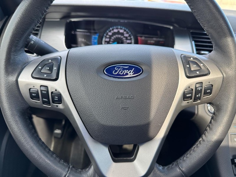 Ford Taurus Vehicle Full-screen Gallery Image 20