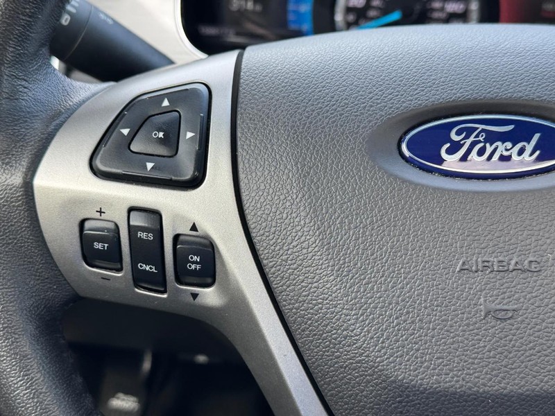 Ford Taurus Vehicle Full-screen Gallery Image 21