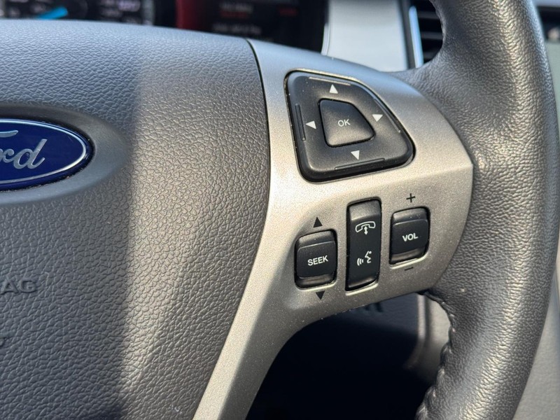 Ford Taurus Vehicle Full-screen Gallery Image 22