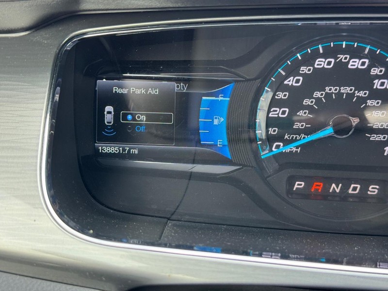 Ford Taurus Vehicle Full-screen Gallery Image 25