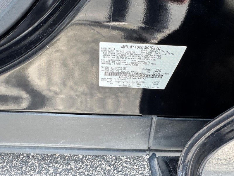 Ford Taurus Vehicle Full-screen Gallery Image 26