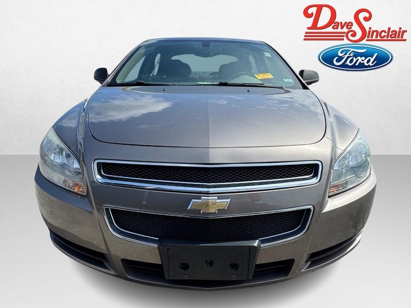 Chevrolet Malibu Vehicle Full-screen Gallery Image 02