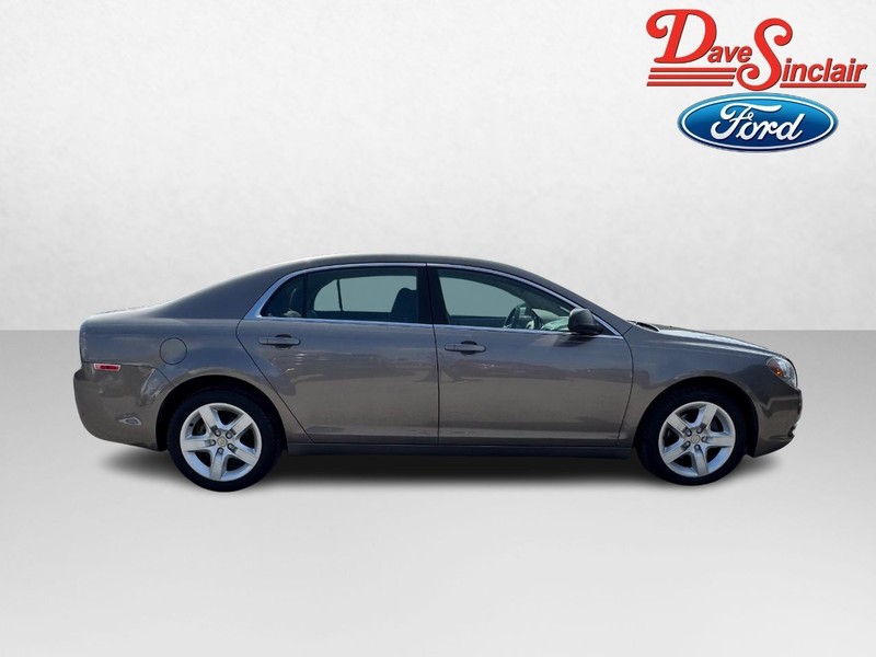 Chevrolet Malibu Vehicle Full-screen Gallery Image 05