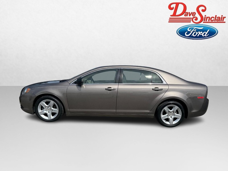 Chevrolet Malibu Vehicle Full-screen Gallery Image 09