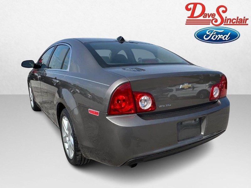 Chevrolet Malibu Vehicle Full-screen Gallery Image 10
