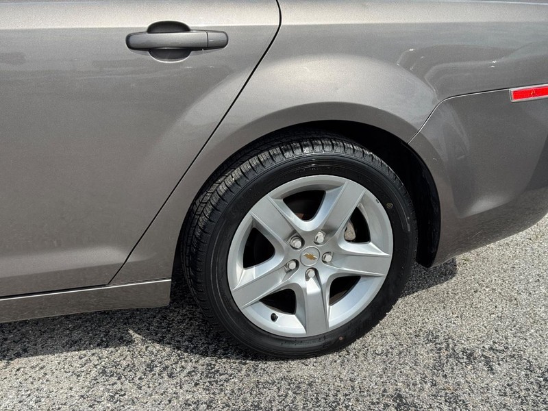 Chevrolet Malibu Vehicle Full-screen Gallery Image 11