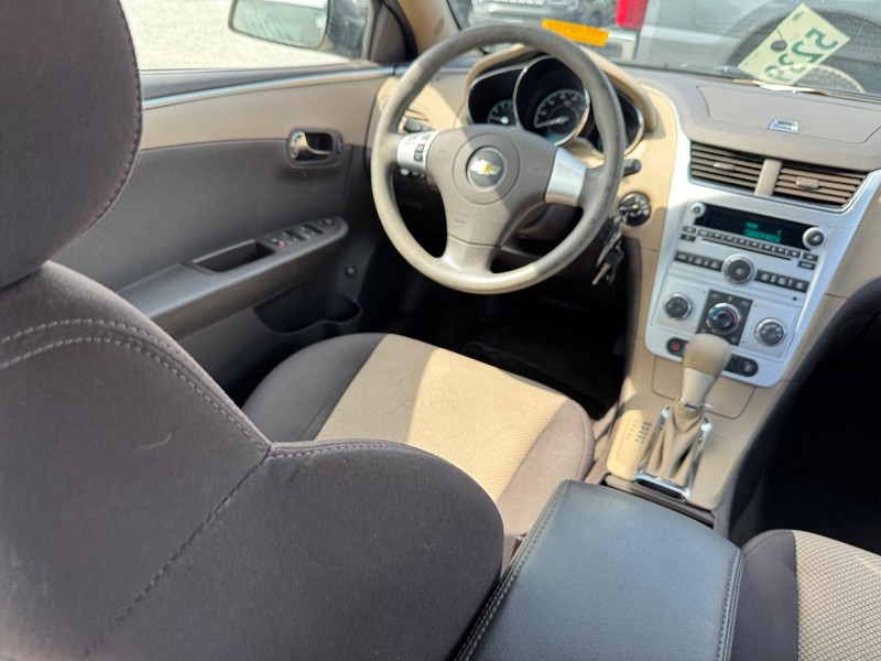 Chevrolet Malibu Vehicle Full-screen Gallery Image 13