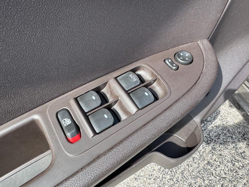 Chevrolet Malibu Vehicle Full-screen Gallery Image 16