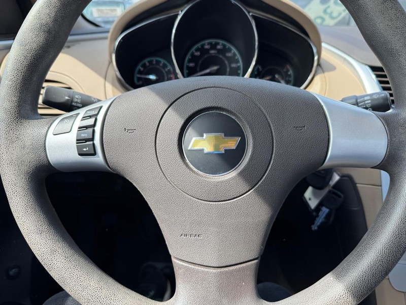 Chevrolet Malibu Vehicle Full-screen Gallery Image 17