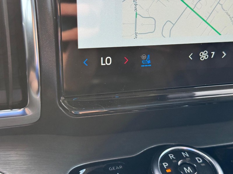 Ford Expedition Max Vehicle Full-screen Gallery Image 27