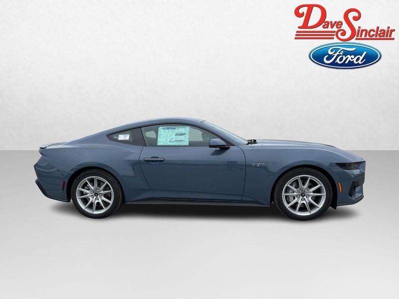 Ford Mustang Vehicle Full-screen Gallery Image 05