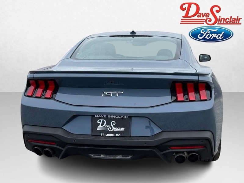 Ford Mustang Vehicle Full-screen Gallery Image 08