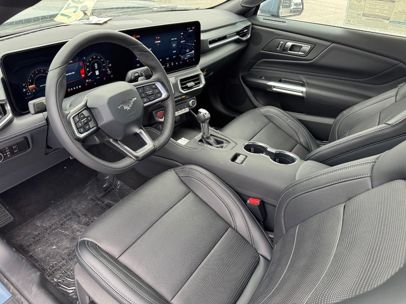 Ford Mustang Vehicle Full-screen Gallery Image 13