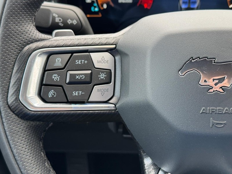 Ford Mustang Vehicle Full-screen Gallery Image 20