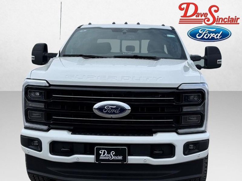 Ford Super Duty F-350 SRW Vehicle Full-screen Gallery Image 02