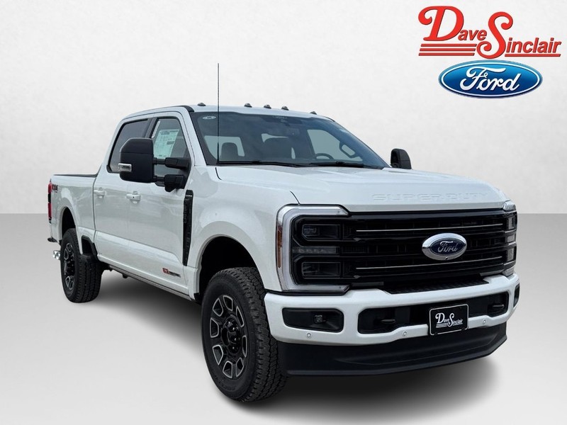 Ford Super Duty F-350 SRW Vehicle Full-screen Gallery Image 04