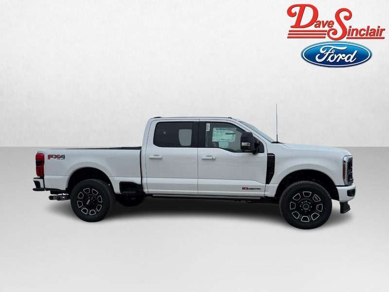 Ford Super Duty F-350 SRW Vehicle Full-screen Gallery Image 05