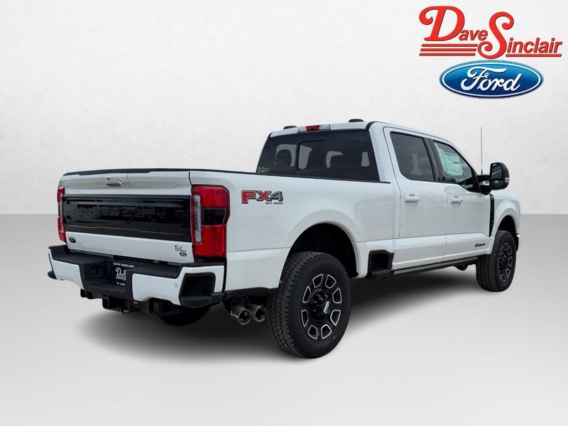 Ford Super Duty F-350 SRW Vehicle Full-screen Gallery Image 07