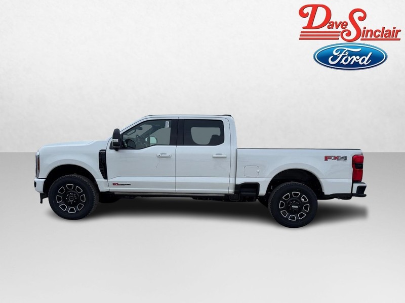 Ford Super Duty F-350 SRW Vehicle Full-screen Gallery Image 10