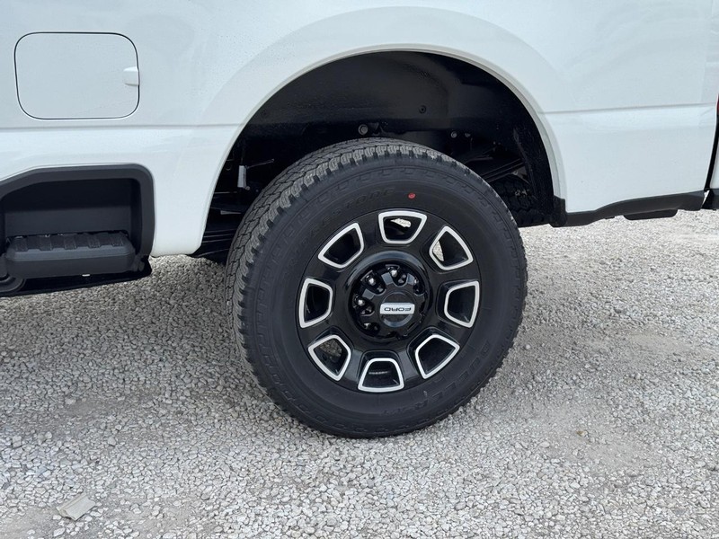 Ford Super Duty F-350 SRW Vehicle Full-screen Gallery Image 12