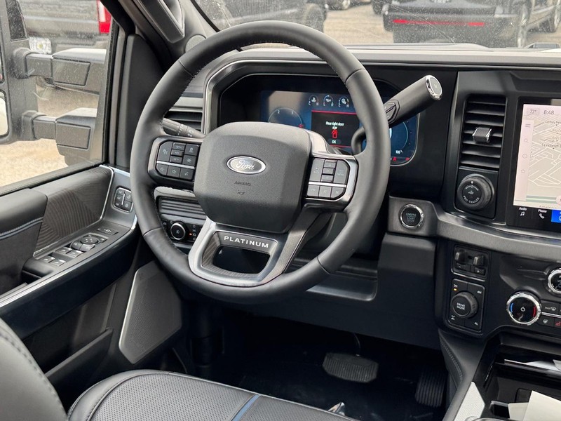 Ford Super Duty F-350 SRW Vehicle Full-screen Gallery Image 16