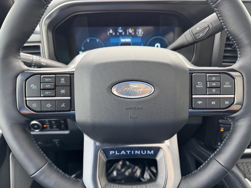 Ford Super Duty F-350 SRW Vehicle Full-screen Gallery Image 22