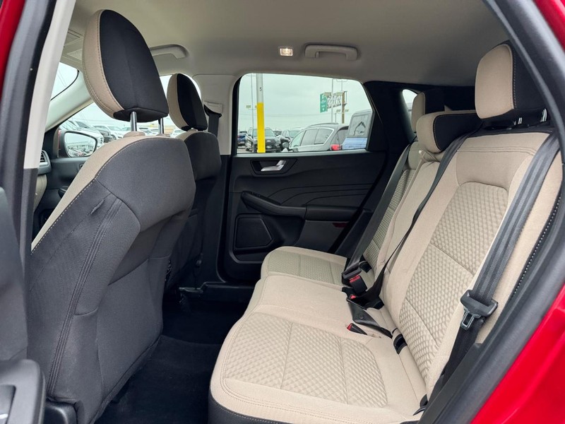 Ford Escape Vehicle Full-screen Gallery Image 12