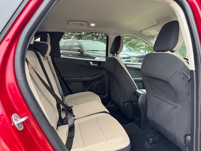 Ford Escape Vehicle Full-screen Gallery Image 13