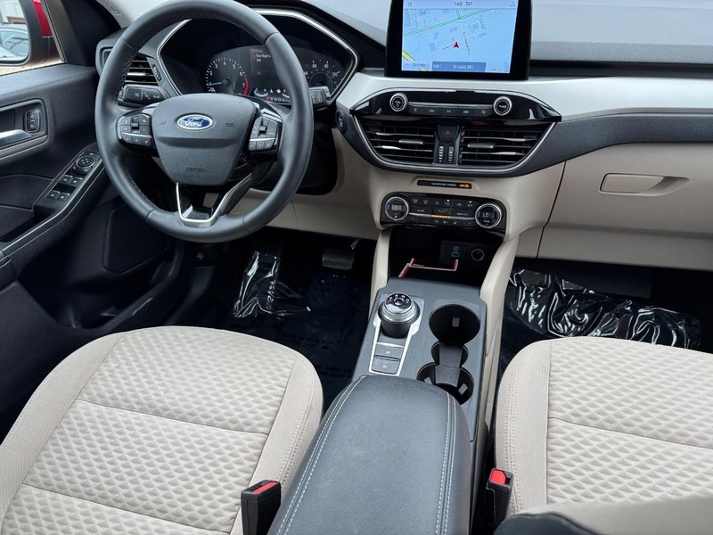 Ford Escape Vehicle Full-screen Gallery Image 15