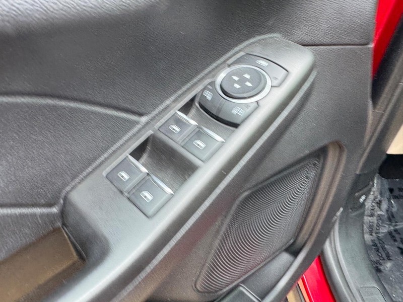 Ford Escape Vehicle Full-screen Gallery Image 18