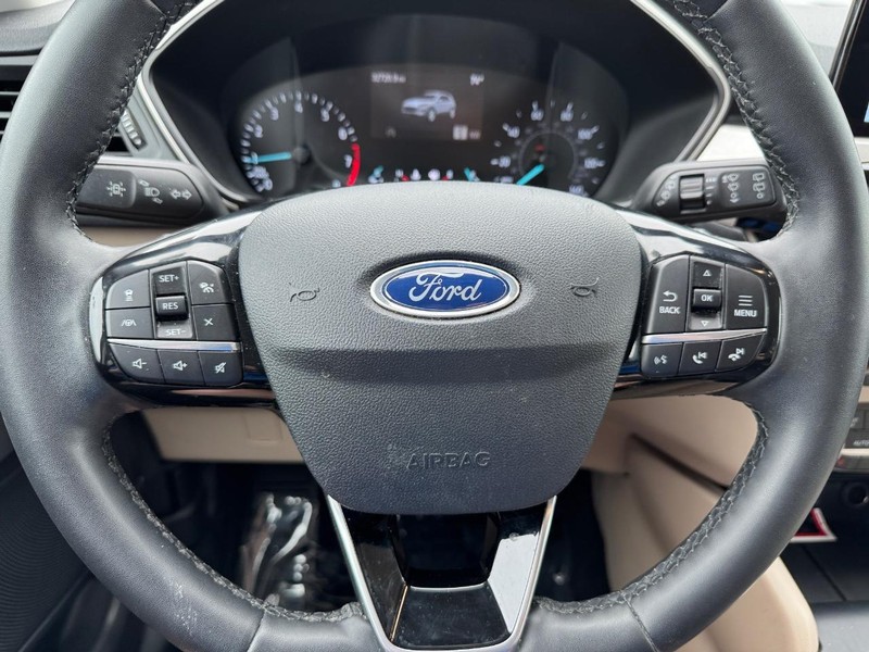 Ford Escape Vehicle Full-screen Gallery Image 19