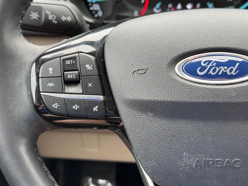 Ford Escape Vehicle Full-screen Gallery Image 20