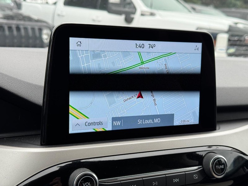 Ford Escape Vehicle Full-screen Gallery Image 22
