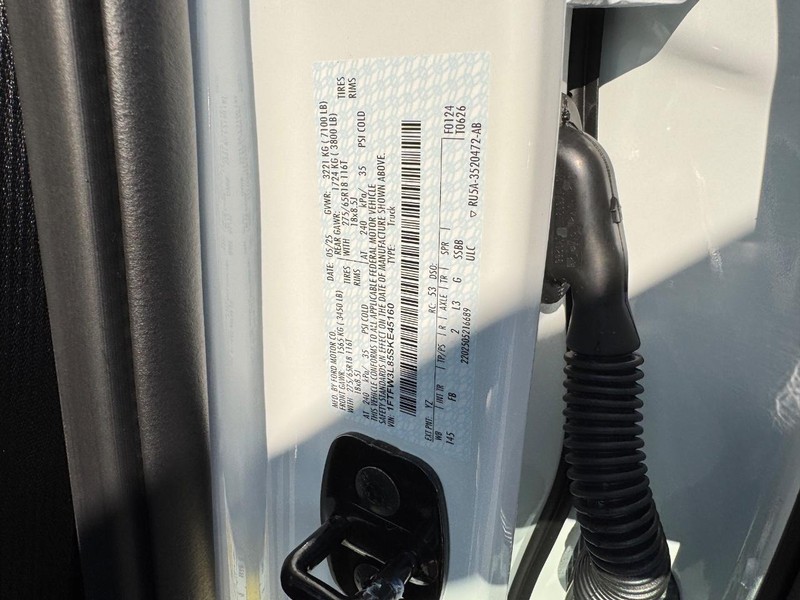 Ford F-150 Vehicle Full-screen Gallery Image 26