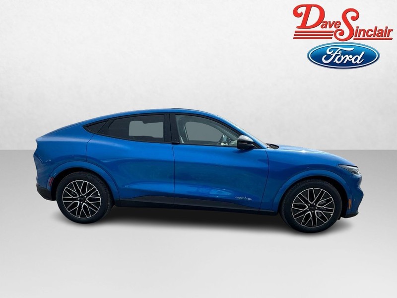 Ford Mustang Mach-E Vehicle Full-screen Gallery Image 05