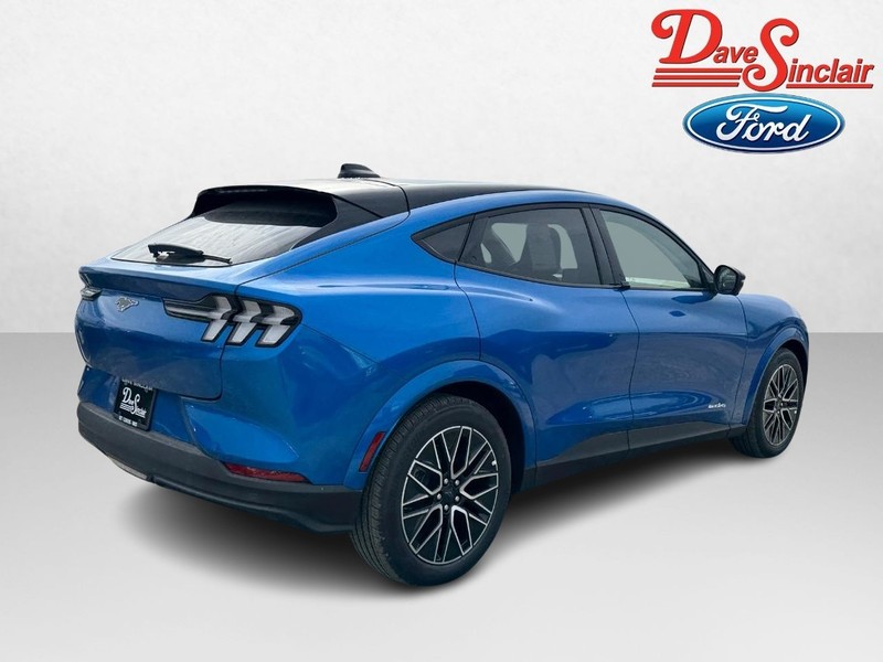 Ford Mustang Mach-E Vehicle Full-screen Gallery Image 07