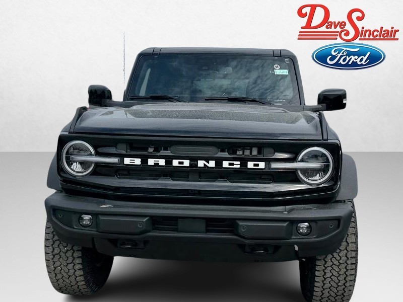 Ford Bronco Vehicle Full-screen Gallery Image 02