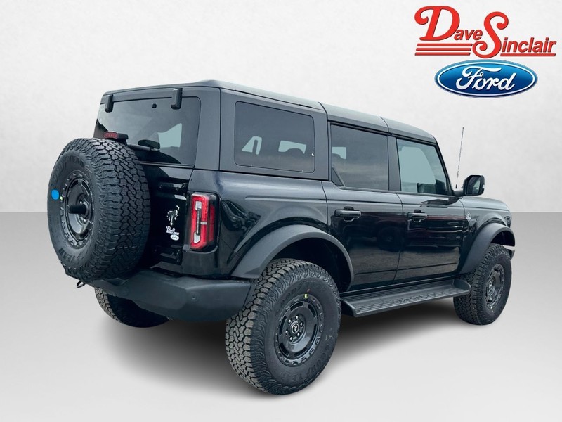 Ford Bronco Vehicle Full-screen Gallery Image 07