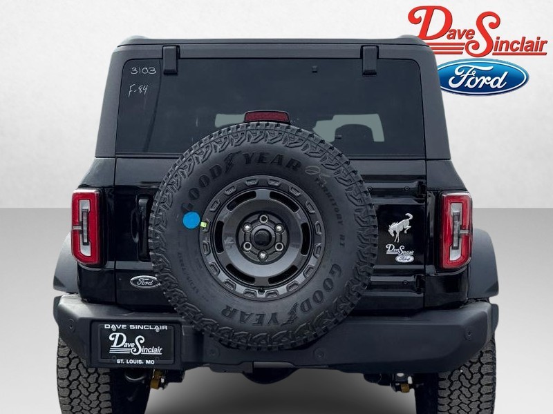 Ford Bronco Vehicle Full-screen Gallery Image 08