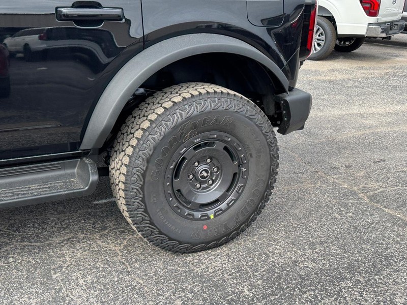 Ford Bronco Vehicle Full-screen Gallery Image 11